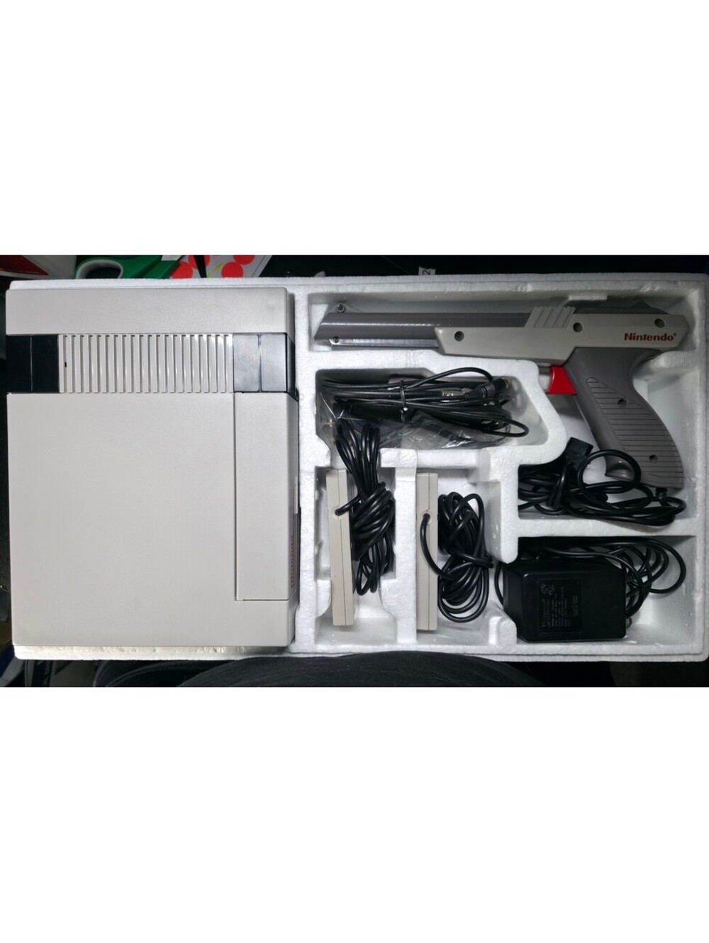 Nintendo NES Action Set Console CIB - Picture 2 of 8